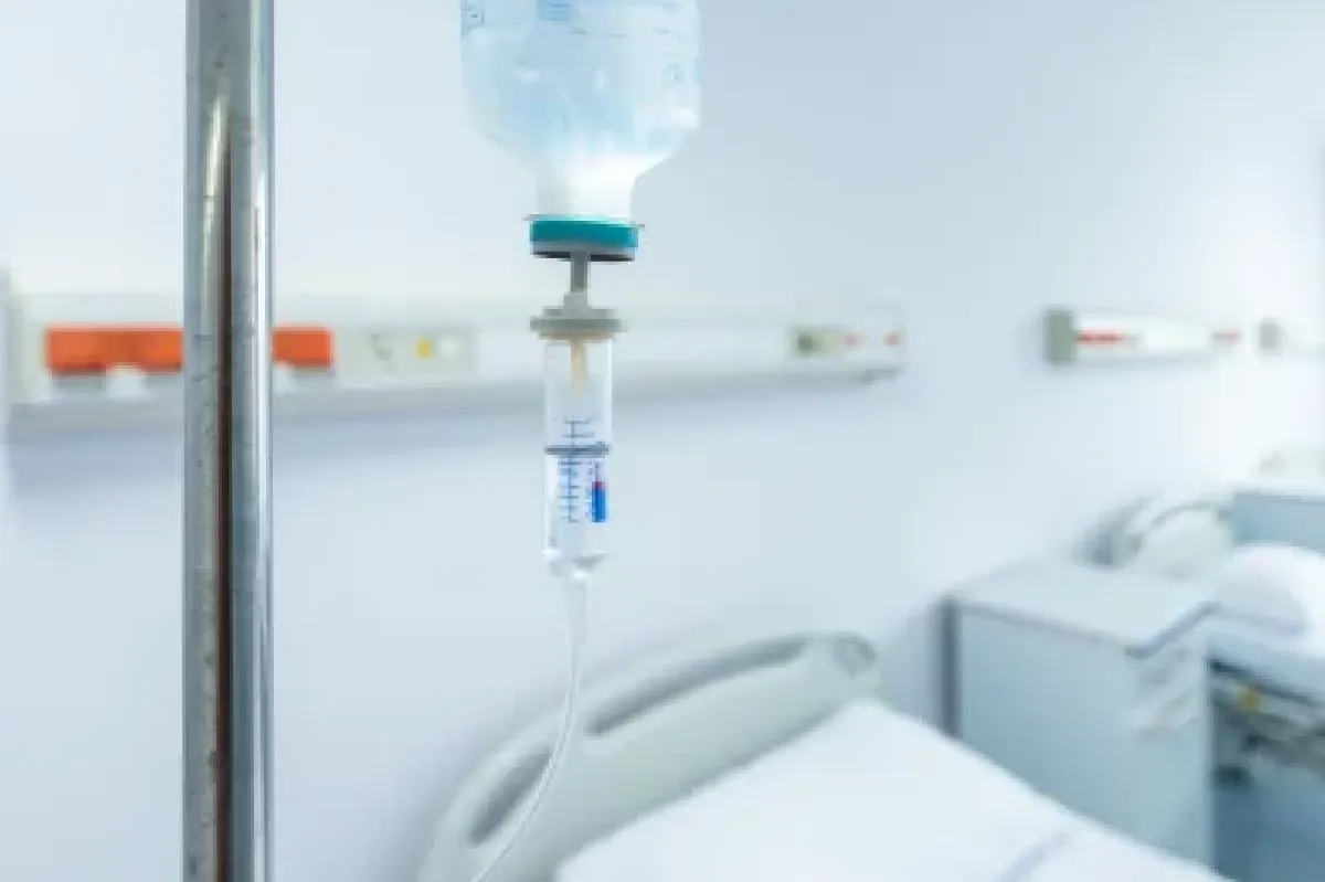 Медицинская капельница в клинике